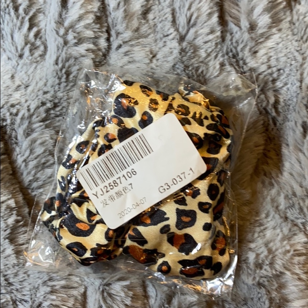 Leopard Print Hairband - Picture 3 of 3